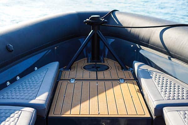 4.-Spacious-Foredeck-40